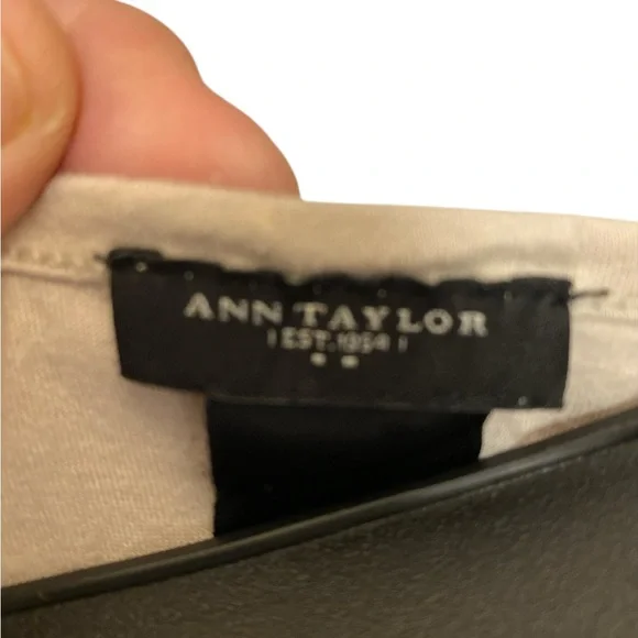 Ann Taylor Women’s Size Medium Pleated Scoop Neck Tank Top Cottagecore - Picture 2 of 5